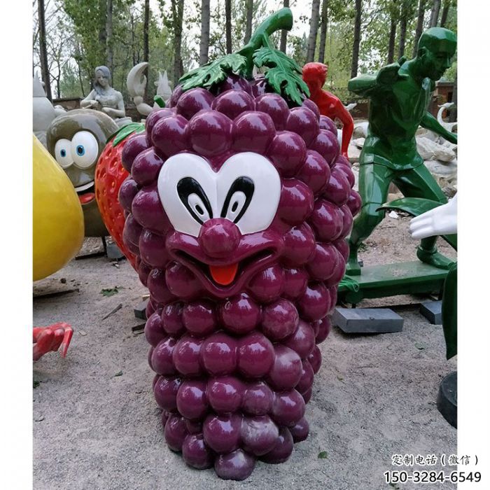 葡萄卡通雕塑廠家，園林小品擺件，玻璃鋼卡通葡萄雕塑