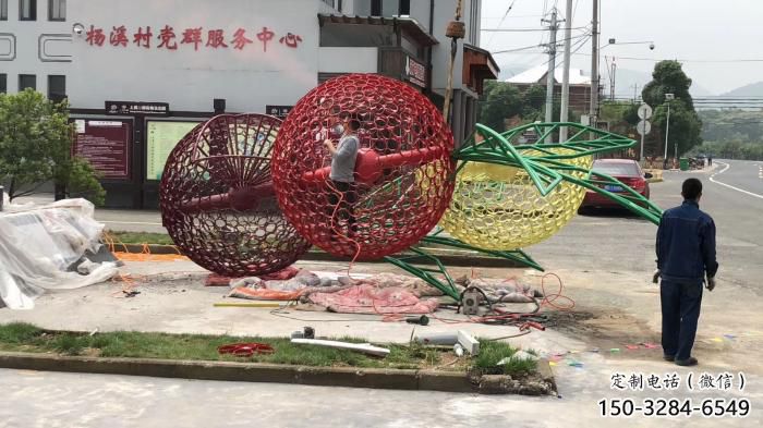 楊梅雕塑廠家，抽象水果雕塑，大型鏤空楊梅雕塑廠家