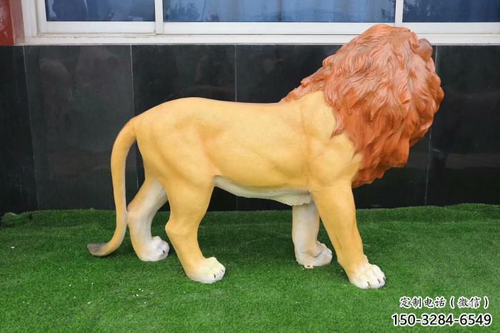 獅子雕塑廠家，園林仿真動(dòng)物小品，彩繪玻璃鋼獅子雕塑廠