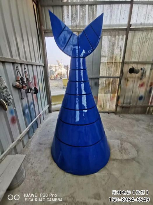 魚尾雕塑廠家，半身動(dòng)物擺件，玻璃鋼魚尾雕塑廠
