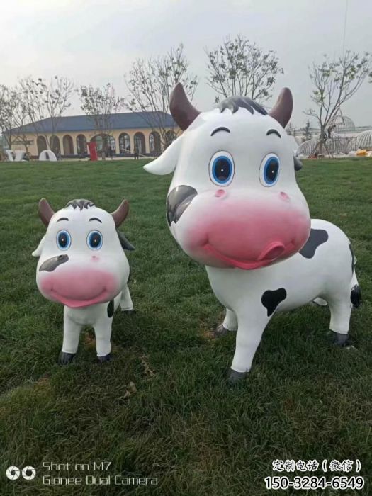小狗雕塑廠家，卡通動物小品，玻璃鋼彩繪小狗雕塑廠