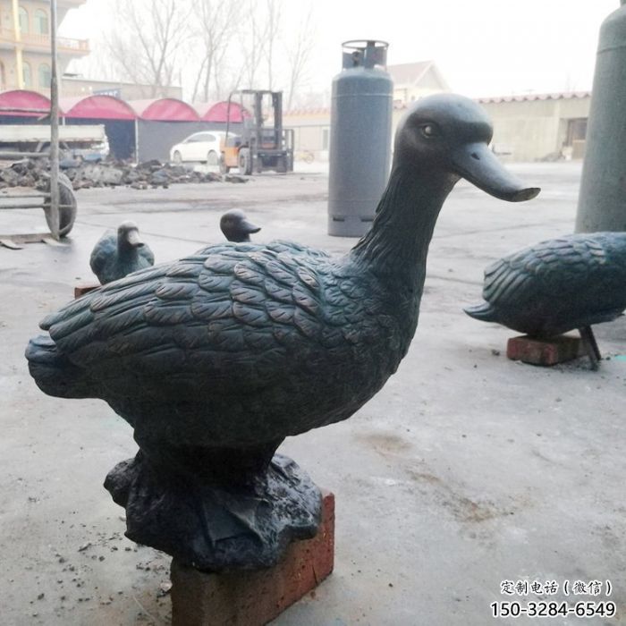 鴨子雕塑廠家，仿真動物， 公園廣場街頭擺件