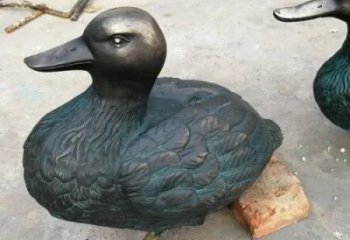 大型鴨子雕塑廠家，仿真動(dòng)物， 廣場(chǎng)街頭擺件