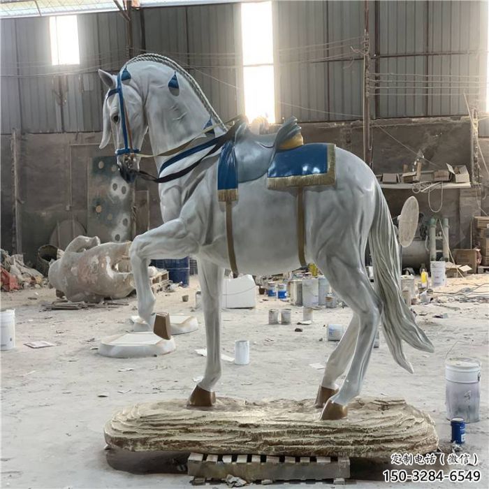 提供戰(zhàn)馬雕塑廠家，仿真主題，彩繪工藝效果