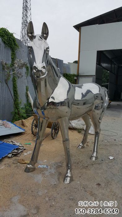 景區(qū)戰(zhàn)馬雕塑制作，動物主題，景觀鏡面工藝效果