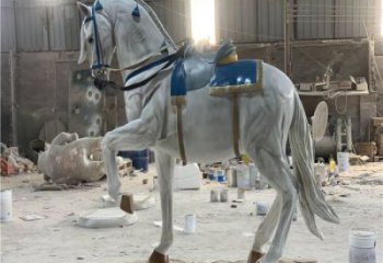 提供戰(zhàn)馬雕塑廠家，仿真主題，彩繪工藝效果