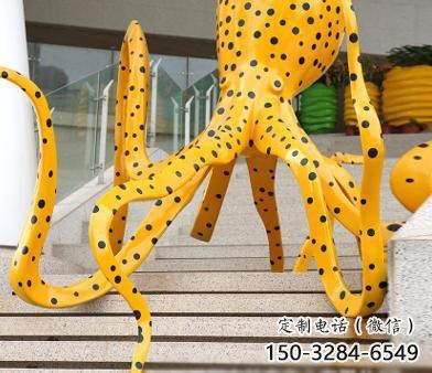 卡通魚形雕塑廠家，動漫主題小品，玻璃鋼動物雕塑