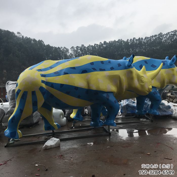 街道犀牛雕塑，彩繪工藝雕塑，公園擺件效果