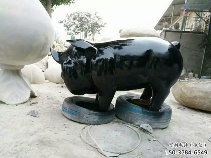 廣場(chǎng)野豬雕塑，戶外動(dòng)物雕塑，烤漆工藝制造