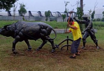 街道老牛雕塑，鑄銅農(nóng)耕雕塑，古銅效果