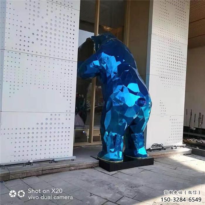 城市狗熊雕塑，彩繪雕塑，仿真效果