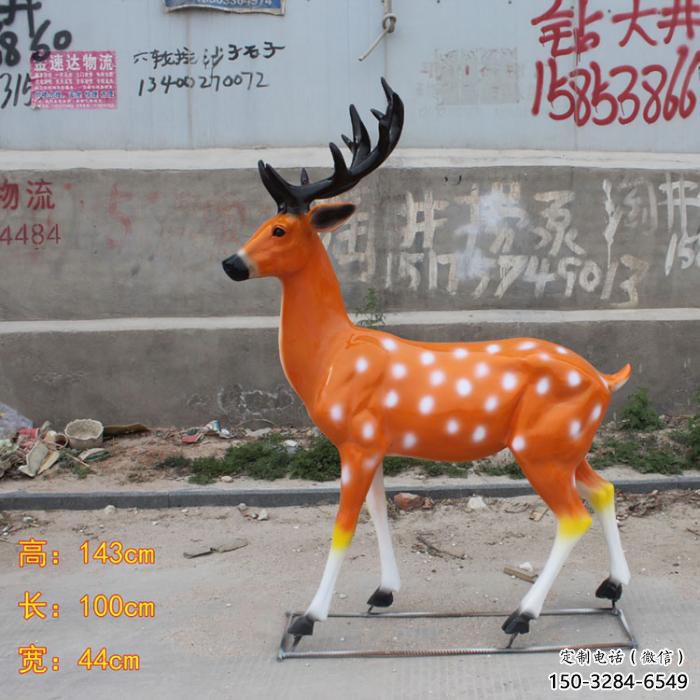 小鹿仿真雕塑，動(dòng)物美陳小品，玻璃鋼彩繪動(dòng)物雕塑廠家
