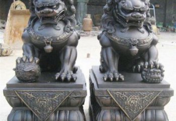 青銅獅子雕塑生產(chǎn)，圓雕系列，仿古蹲獅雕塑生產(chǎn)商