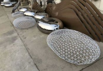 操場坐凳雕塑，鏤空景觀雕塑，噴砂制造