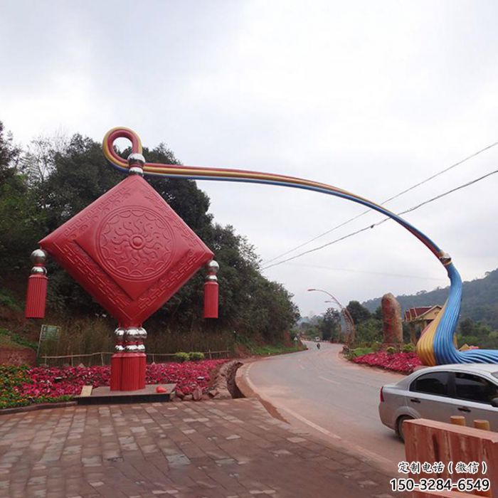 吐魯番街道中國(guó)結(jié)雕塑 吐魯番街道中國(guó)結(jié)雕塑