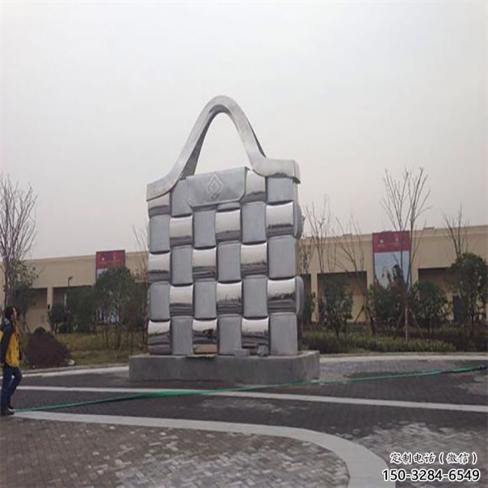 博爾塔拉景觀背包雕塑優(yōu)選，陸地?cái)[件，園林不銹鋼背包雕塑供應(yīng)