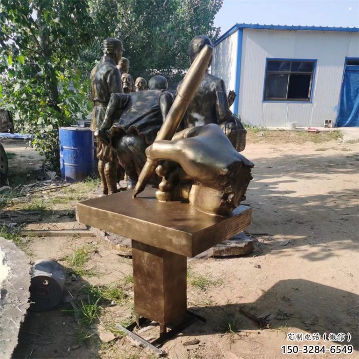 湖州手握鋼筆雕塑，街道標(biāo)識(shí)，玻璃鋼手握鋼筆雕塑廠家