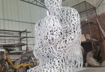 北碚大型鏤空人物雕塑常用，戶外擺放，鐵藝字母人物雕塑展示